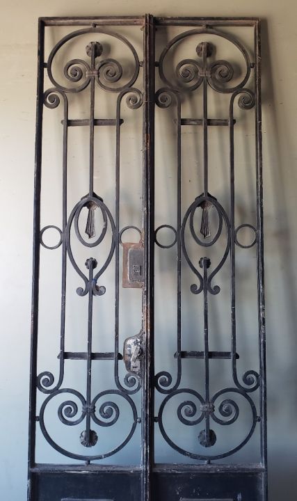 Puerta Hierro Antigua